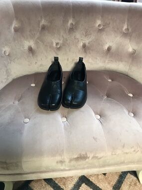 Black Leather Split-Toe Slip-On Flats